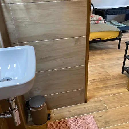 Samoobsluzny Vydra 公寓式酒店 斯尼